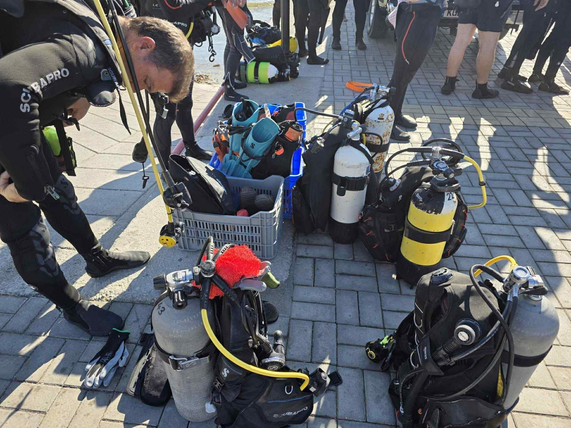 Καθάρισαν τον βυθό στο λιμανάκι της Κάτω Πάφου σήμερα (εικόνες)