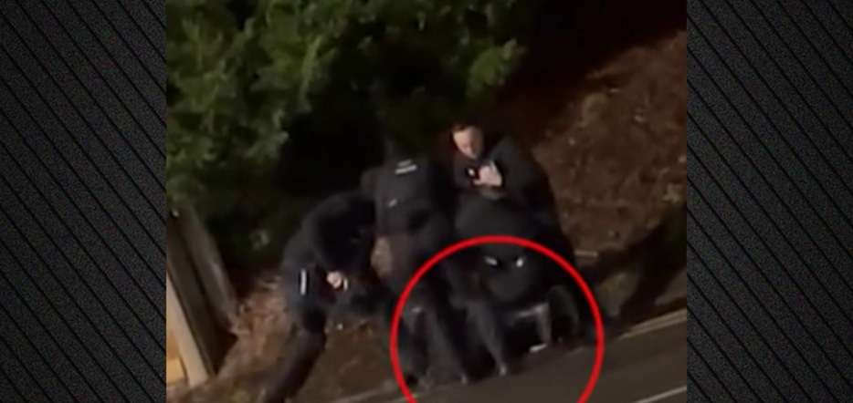 «Σκοτώστε με» φώναζε στους αστυνομικούς ο ένας από τους ύποπτους της επίθεσης στο τρένο στη Βρετανία – Δείτε βίντεο