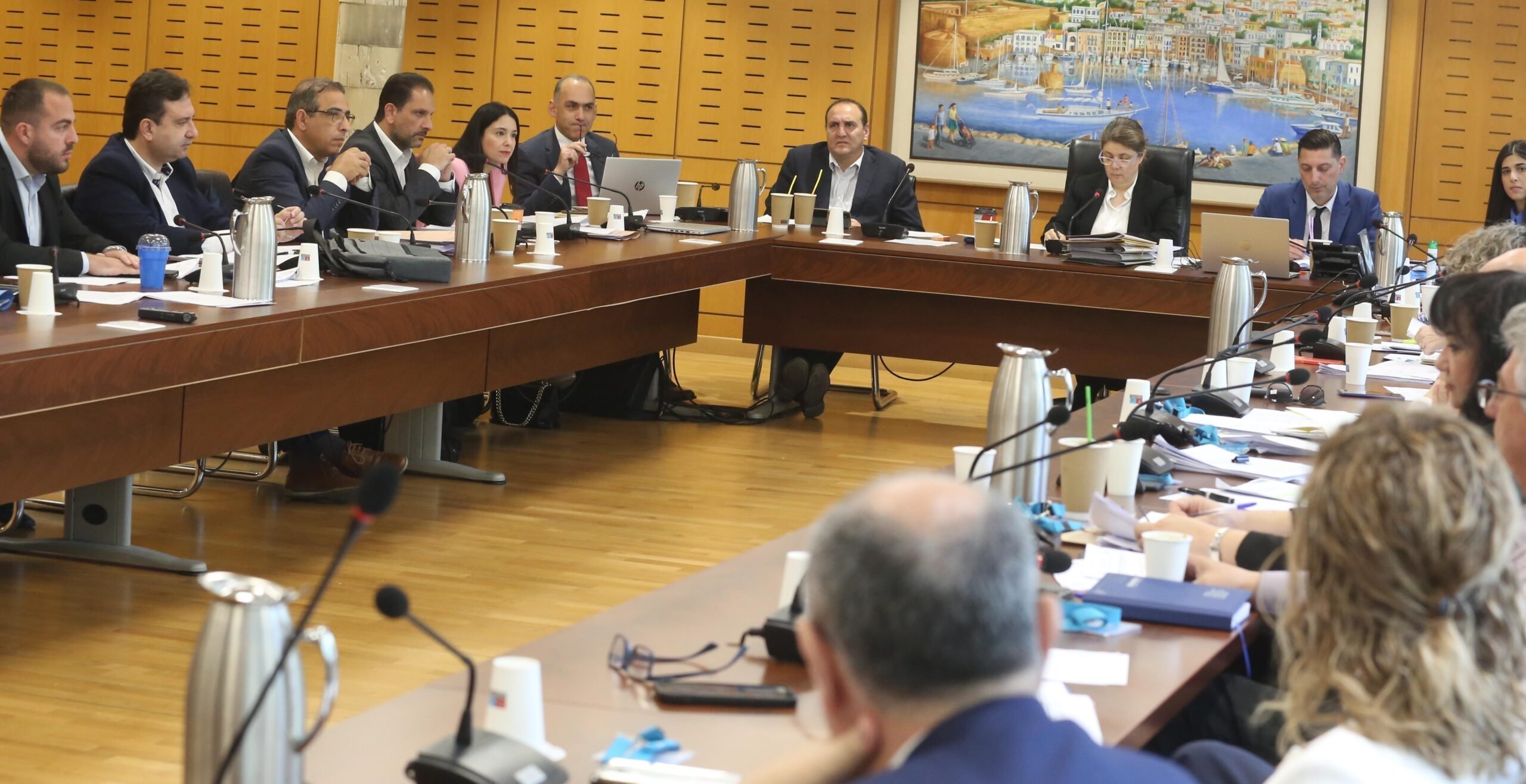 Πλήθος τα ραβασάκια στη Βουλή για τη φορολογική μεταρρύθμιση