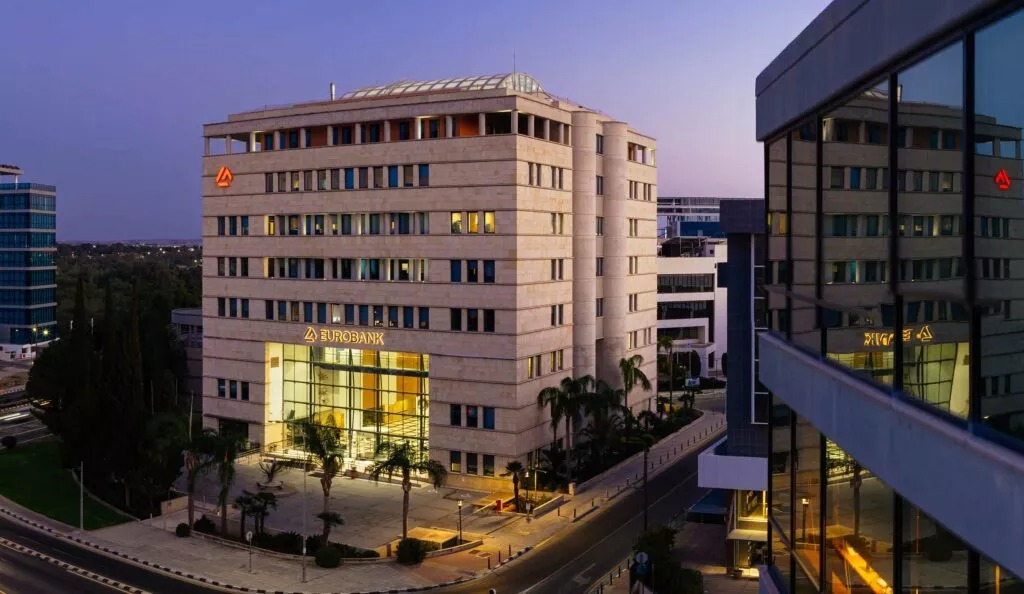 Fitch: Στο «BBB» η Eurobank Limited με σταθερές προοπτικές μετά την αναβάθμιση