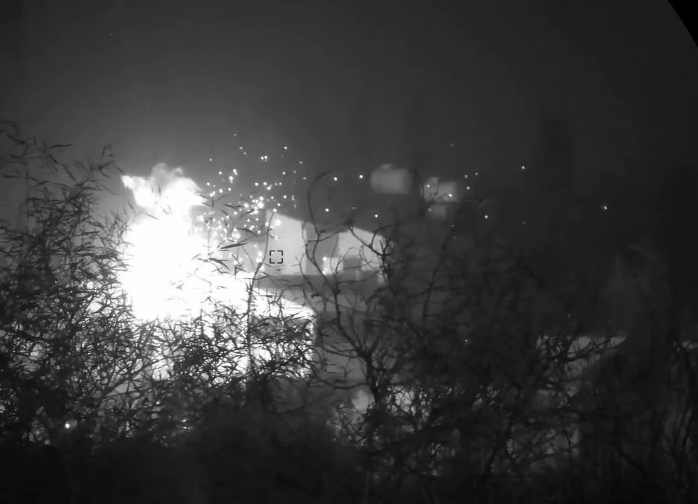 Κεραυνός χτύπησε δέντρο στο κέντρο της Λεμεσού και προκάλεσε φωτιά