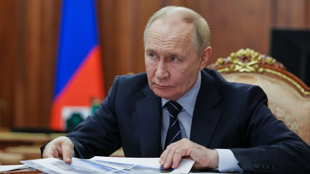 Συμβαίνει κάτι με τον Πούτιν; Μια φωτογραφία πυροδότησε ξανά σενάρια για την υγεία του