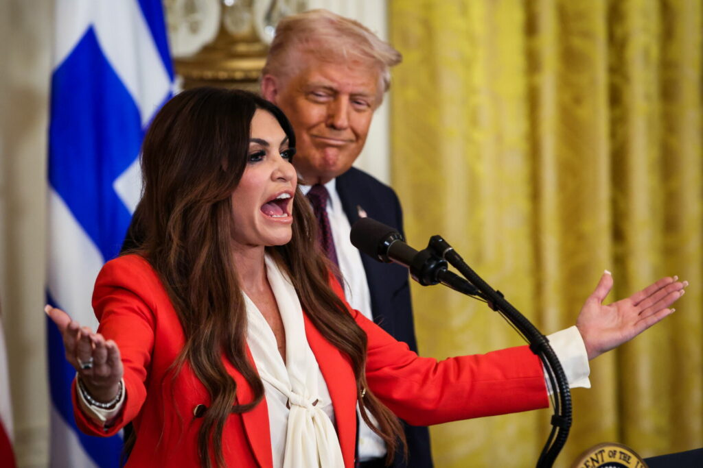 Κίμπερλι Γκίλφοϊλ: «Φαντάζομαι τον Τραμπ να εκφωνεί ομιλία στην Ακρόπολη» – Έμαθε… βρισιές στα ελληνικά στον αγώνα μπάσκετ