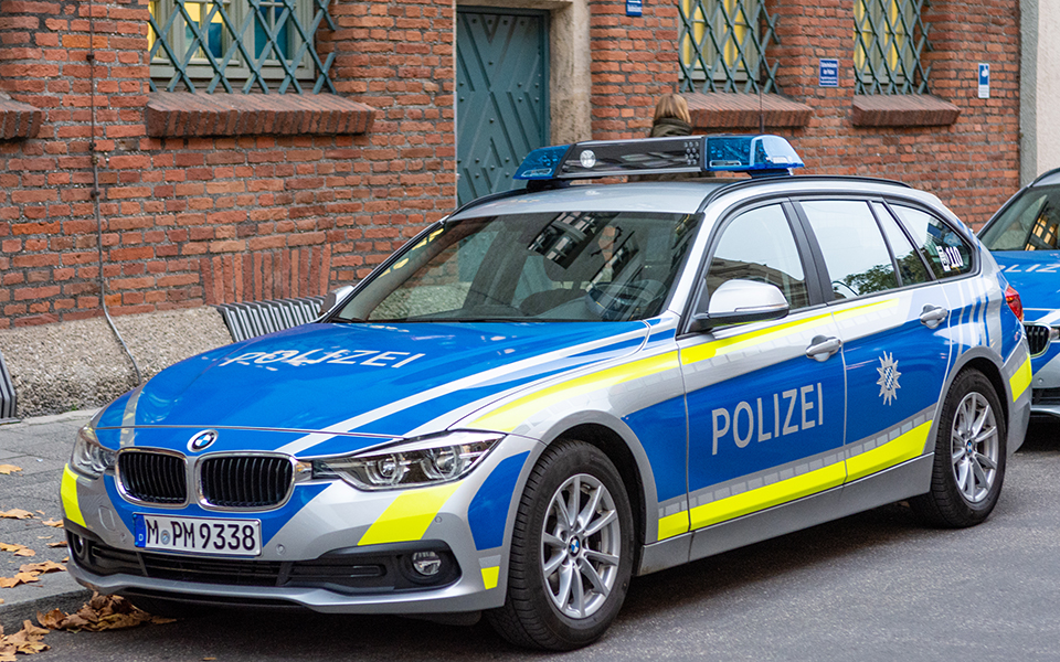 Γερμανία: Αστυνομικοί πυροβόλησαν 12χρονο κορίτσι – Τους είχε επιτεθεί με μαχαίρια