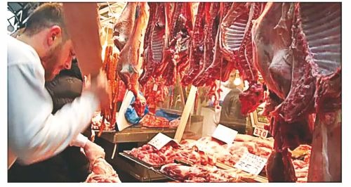 Ανωμαλία στην τιμή του χοιρινού κρέατος – Μειώνουν οι παραγωγοί, αυξάνεται στα ράφια