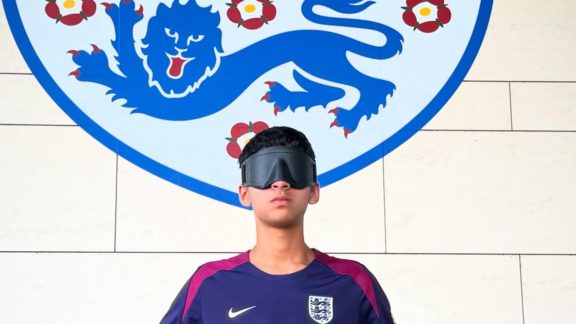 Από την ξαφνική τύφλωση στα 8, στο όνειρο της Εθνικής Αγγλίας – Η απίστευτη πορεία του μικρού Μάικι – Το Κυπριόπουλο που είναι φαινόμενο