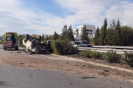 Αναποδογύρισε όχημα στον αυτοκινητόδρομο: Στο νοσοκομείο ο οδηγός – Αυξημένη η κίνηση στο σημείο, κλειστή μια λωρίδα κυκλοφορίας