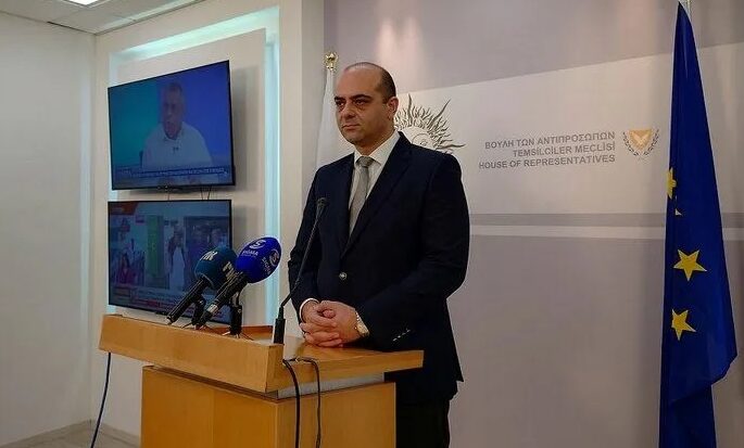 Υπουργός Εργασίας: Δεδομένη η αύξηση στον κατώτατο μισθό τον Δεκέμβριο