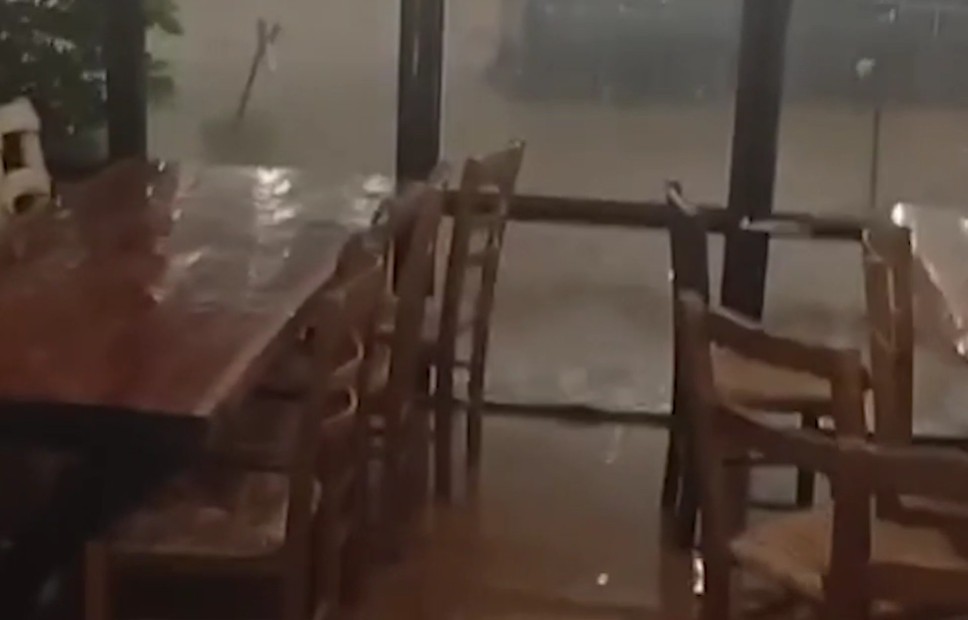 Βούλαξια στα λασπόνερα Πρέβεζα και Βόνιτσα: Πλημμύρες μετά από την κακοκαιρία (εικόνες & βίντεο)