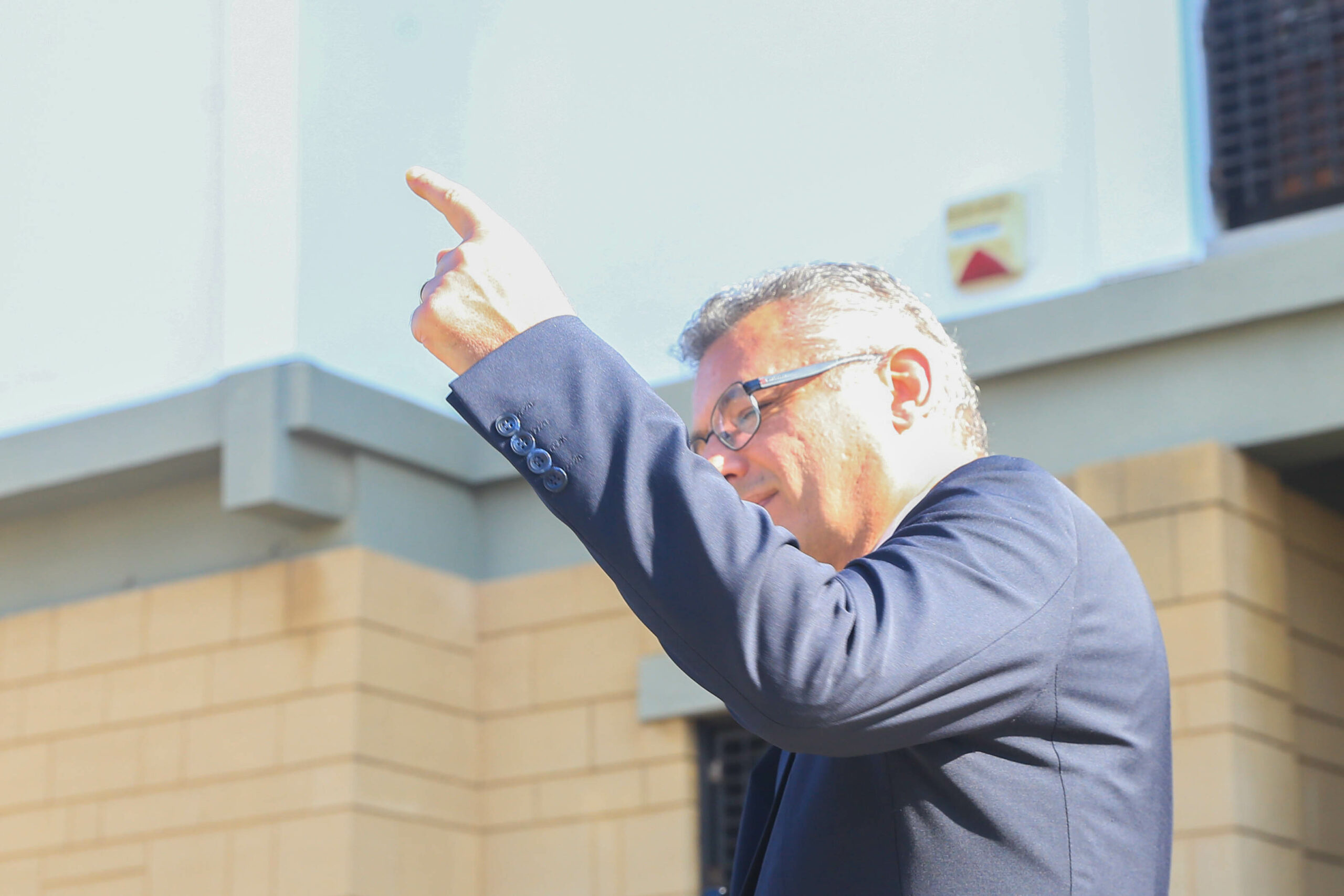 Φως στο οκτάχρονο σκοτάδι