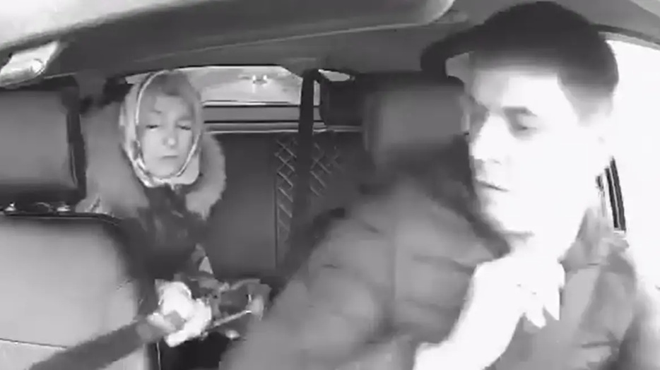 Ρωσία: Γυναίκα σήκωσε ματσέτα σε ταξιτζή επειδή δεν της άρεσε το τραγούδι