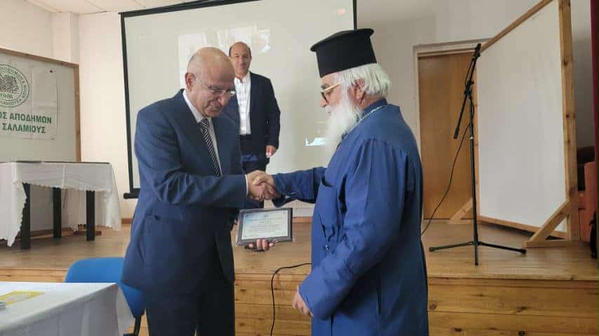 Σαλαμιού: Τίμησαν συγχωριανούς που συνέβαλαν στην πρόοδο της