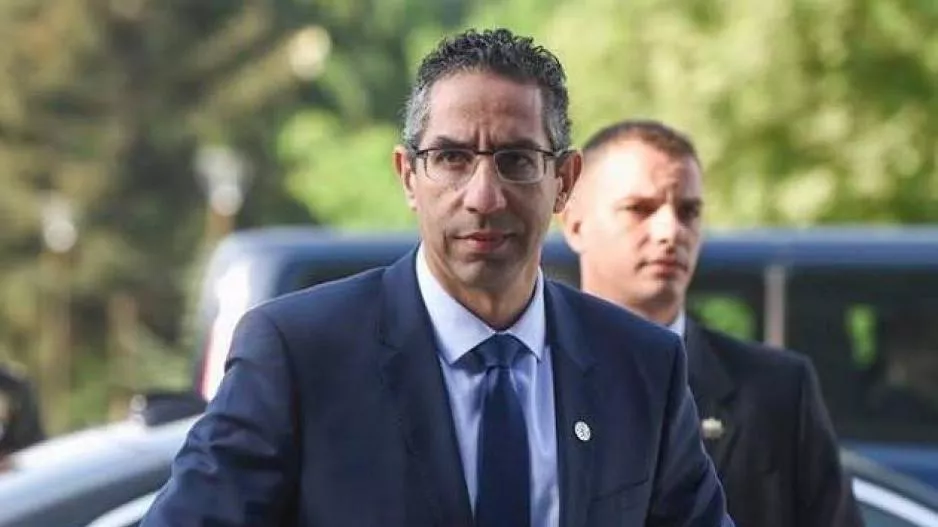 Παραιτείται, δεν παραιτείται…