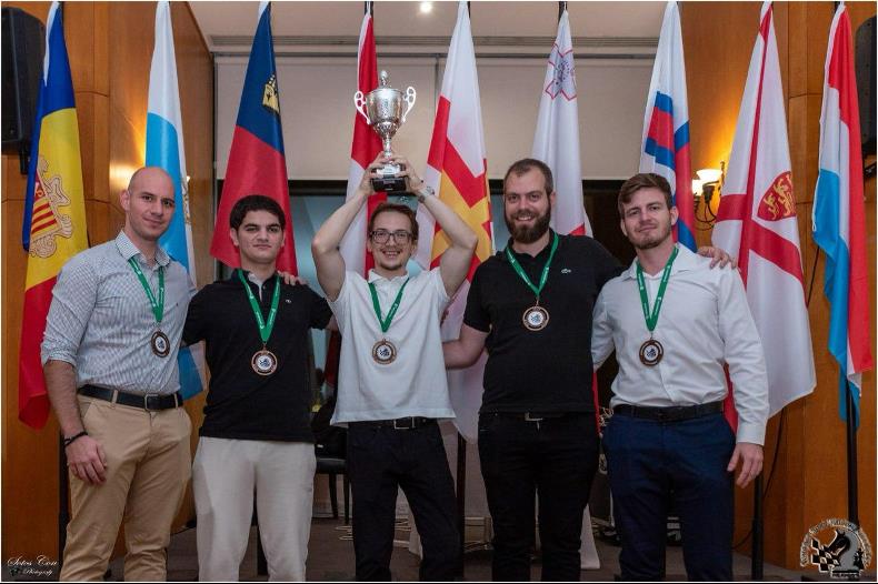 Η εθνική ομάδα σκακιού της Κύπρου ανέβηκε για πρώτη φορά στο βάθρο στο Ευρωπαϊκό Ομαδικό Πρωτάθλημα Μικρών Χωρών