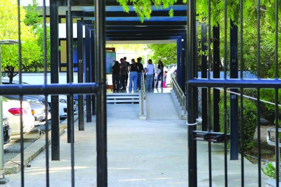 Καταγγελία: Καθηγητές είπαν σε μαθητές να μην πάνε καθόλου αύριο σχολείο