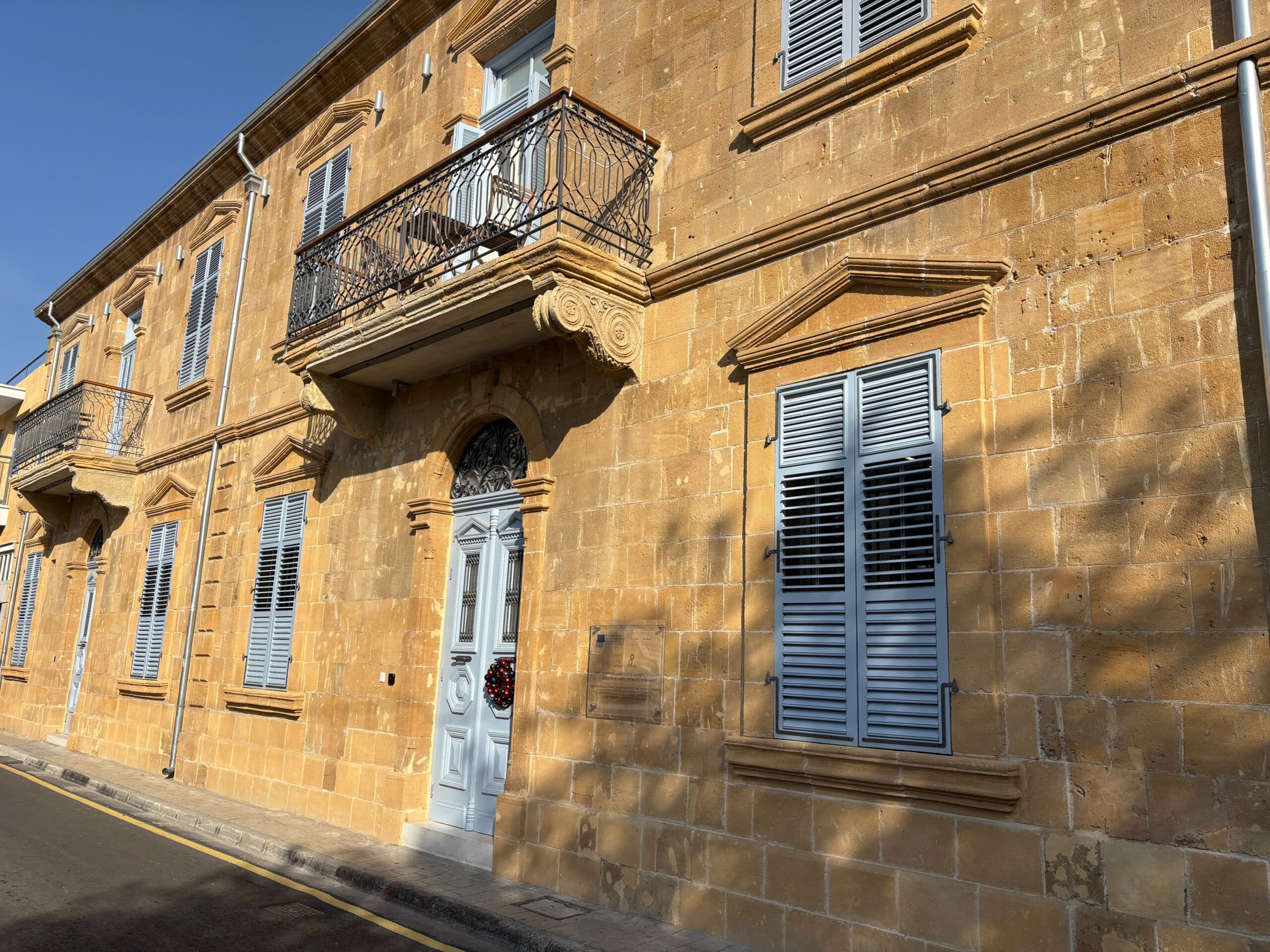 Μνηστήρες της τάλαινας πόλης