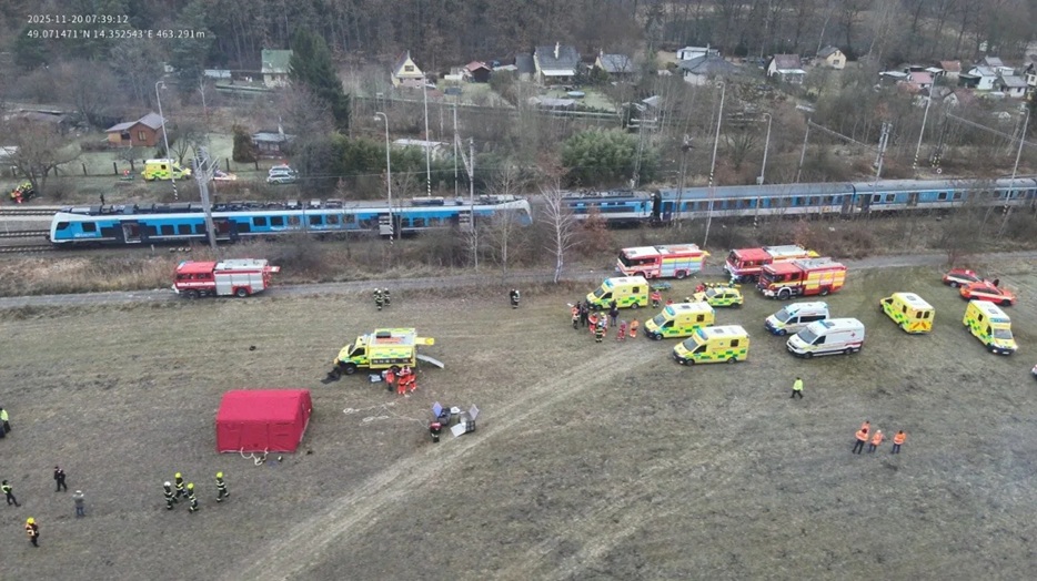 Δυο επιβατικά τρένα συγκρούστηκαν στην Τσεχία – Δεκάδες τραυματίες