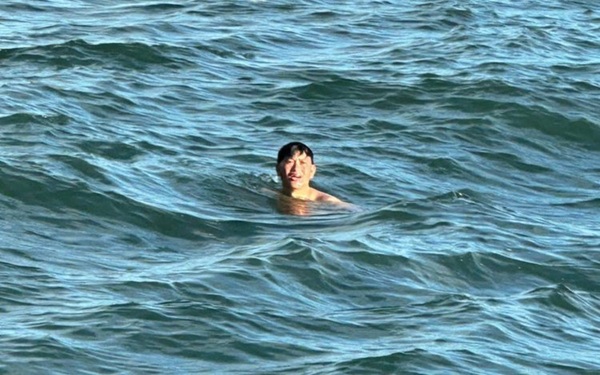 Βιετνάμ: Επέζησαν 40 ώρες στη θάλασσα μετά τον τυφώνα Καλμάγκι: «Ήταν ένα θαύμα»