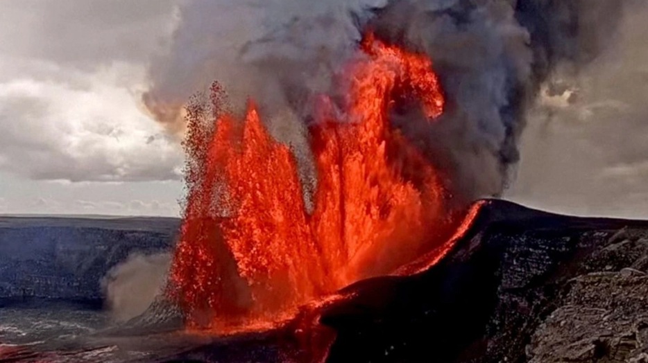 Εντυπωσιακή έκρηξη του Κιλαουέα στη Χαβάη με πίδακες λάβας άνω των 300 μέτρων