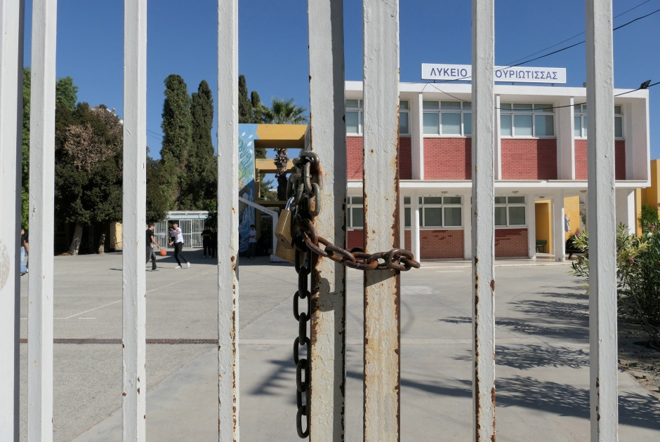 Σήμερα η στάση εργασίας των καθηγητών – Κάλεσαν σε διαμαρτυρία έξω από τη Βουλή οι συντεχνίες