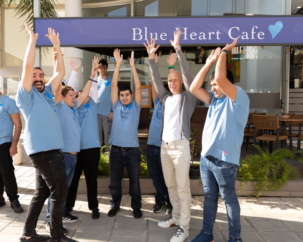 Το Andrey & Julia Dashin’s Foundation στηρίζει καφετέρια που λειτουργεί από νεαρούς ενήλικες με αυτισμό