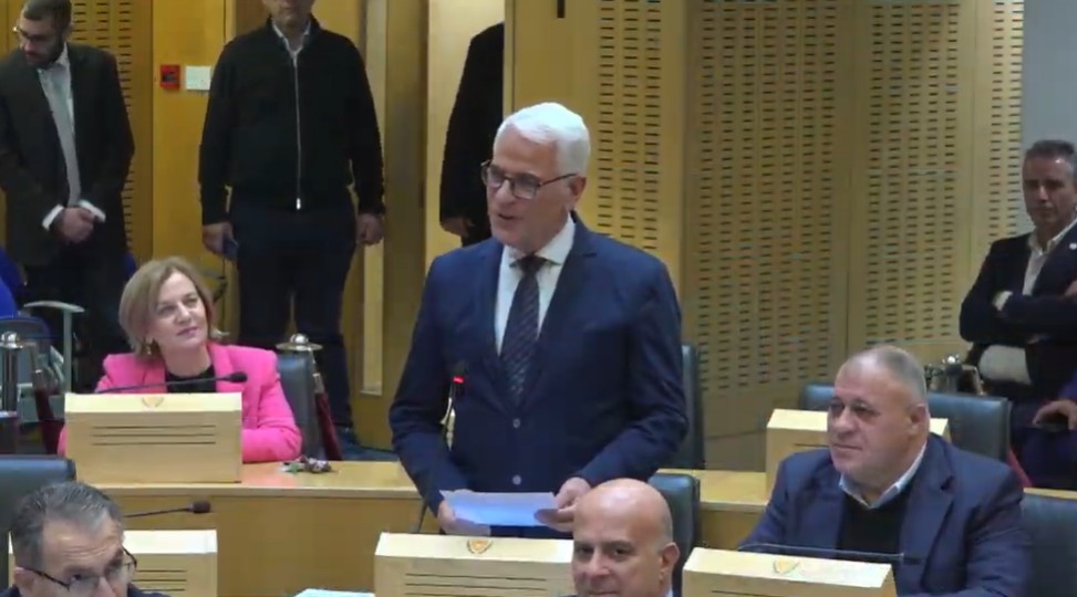 Και με τη βούλα βουλευτής της ΔΗΠΑ ο Γιώργος Πενηνταέξ – Αλλαγές στη σύνθεση των Κοινοβουλευτικών Επιτροπών