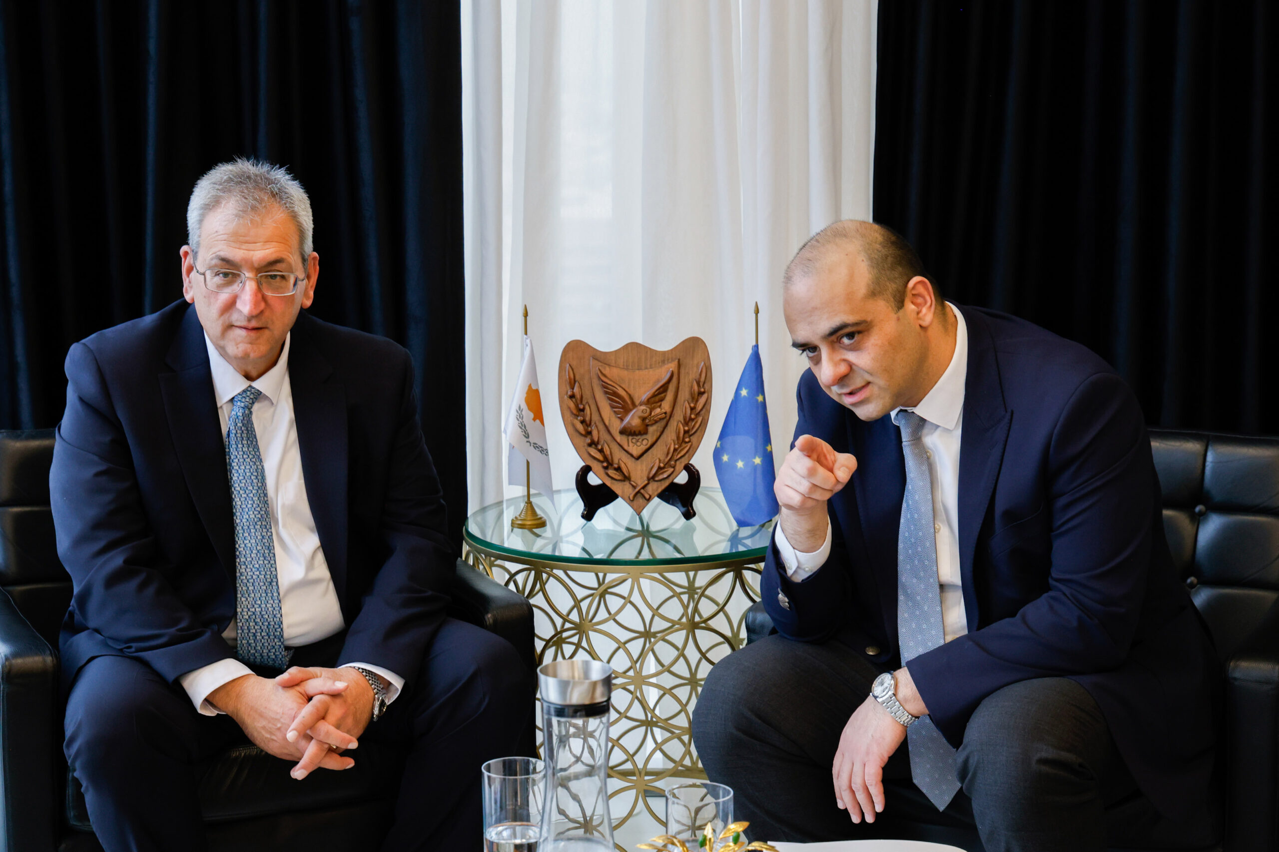 Τους την είπε και στην αποχώρηση