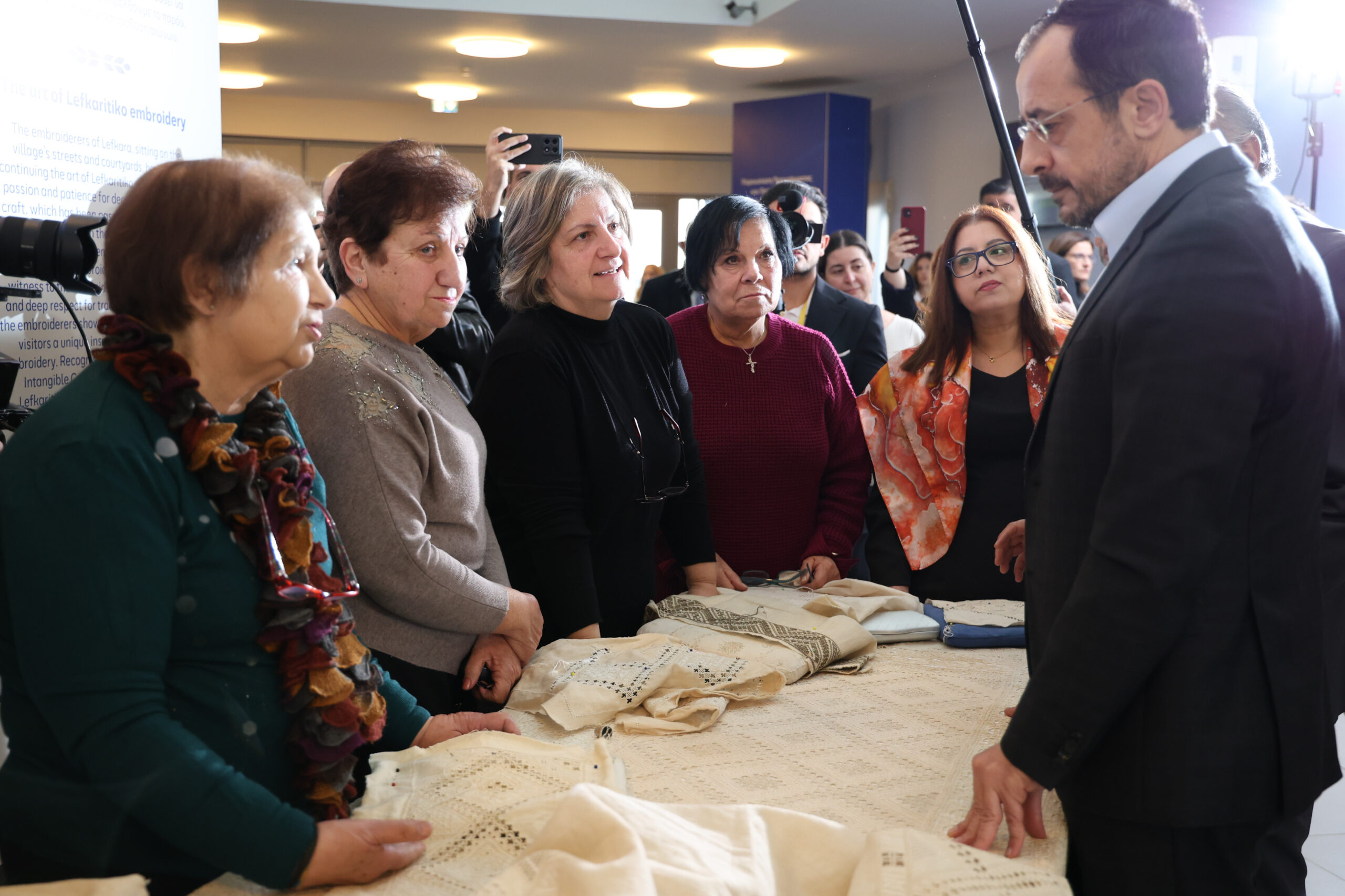 Προτάσεις για την προστασία των λευκαρίτικων θα στείλουν κεντήτριες στον ΠτΔ