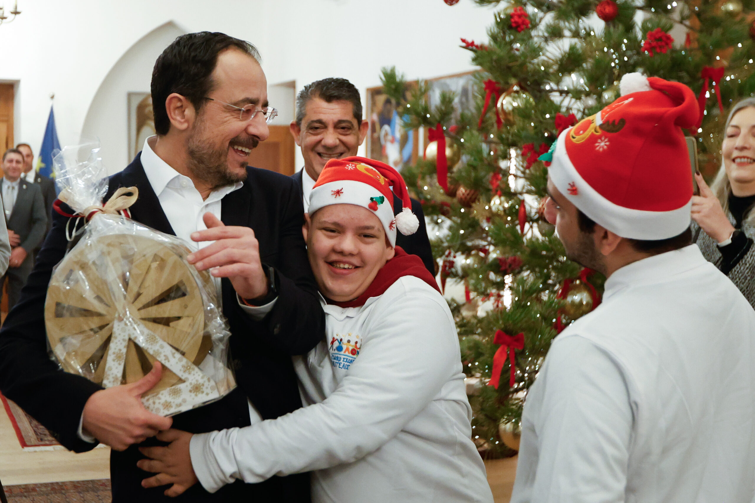 Μαθητές από σχολεία της Λευκωσίας έψαλαν τα κάλαντα στον Πρόεδρο Χριστοδουλίδη (εικόνες)