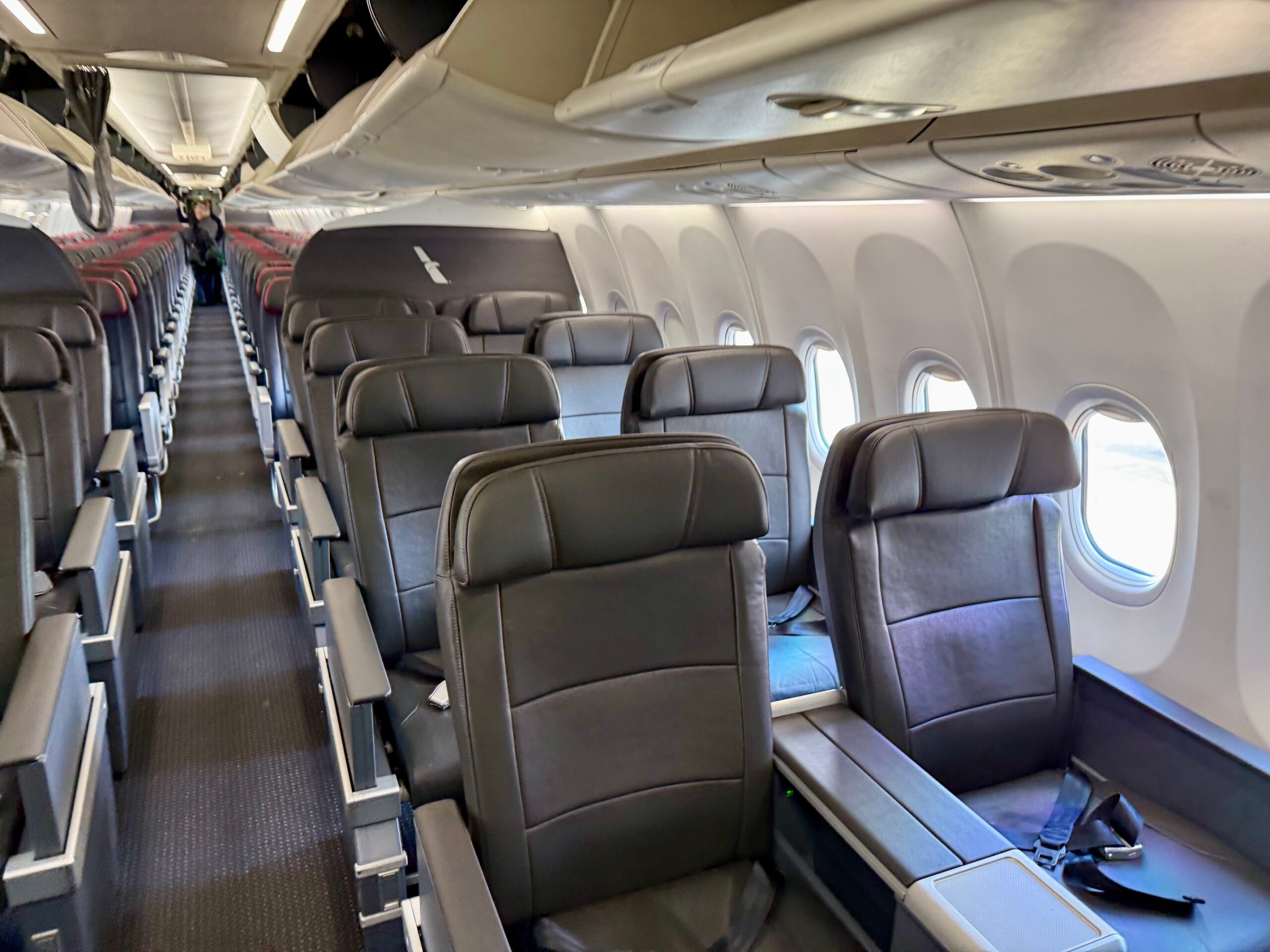 Στριμώχθηκε και επενδύει στην πολυτέλεια η American Airlines