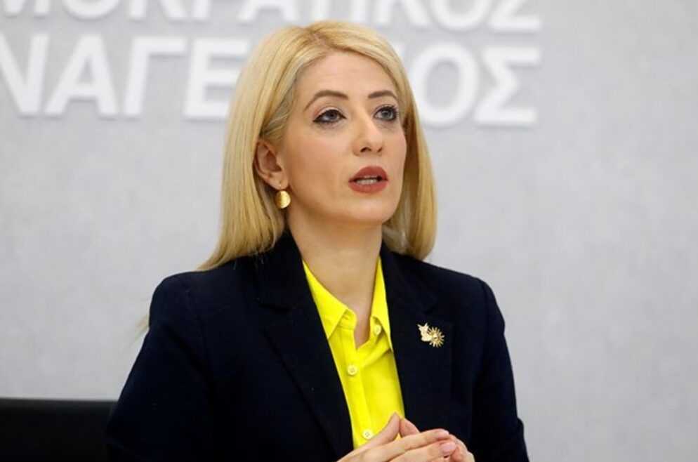 Όταν σηκώστηκε η τρίχα της Προέδρου από τον «εξωθεσμικό φάκελο»