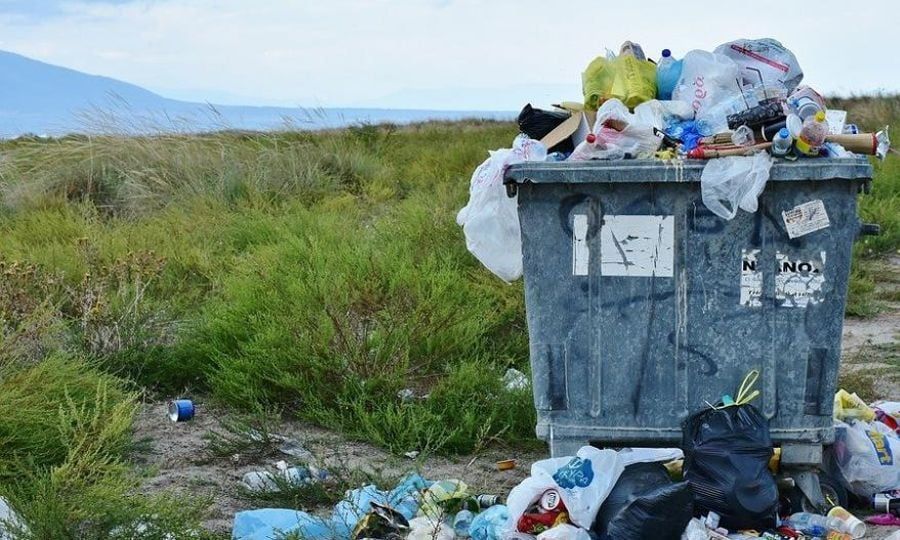 Για τα μπάζα η διαχρονική πολιτική διαχείρισης των αποβλήτων – Ο Θεοπέμπτου κρούει τον κώδωνα του κινδύνου