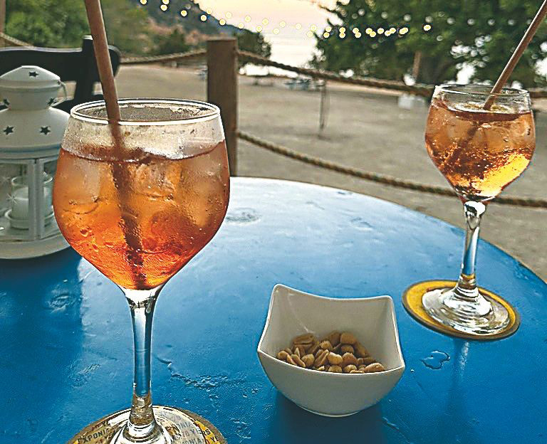 Cocktail party και happy hour