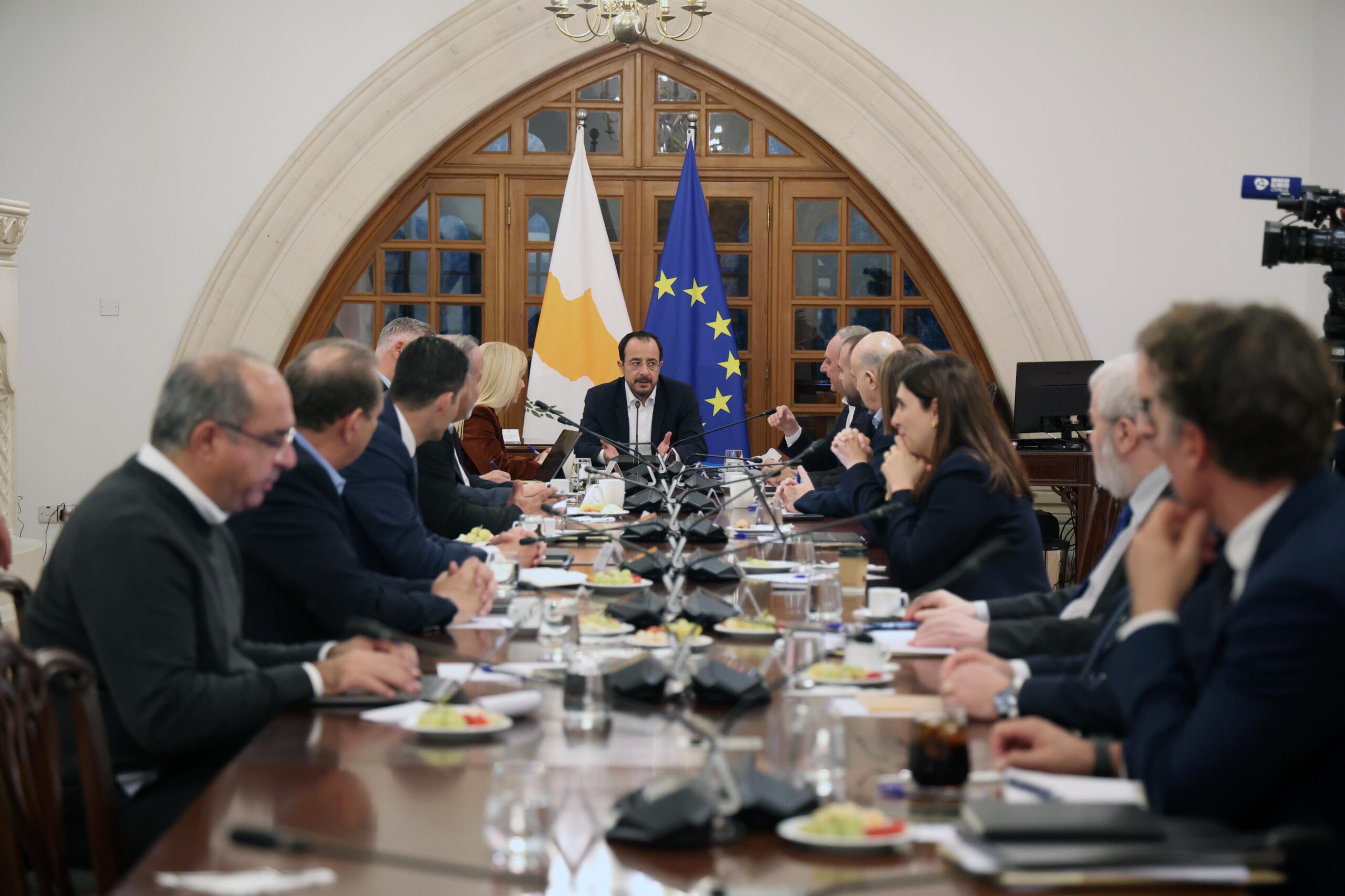 Σε εξέλιξη η συνεδρία του Εθνικού Συμβουλίου υπό τον Πρόεδρο Χριστοδουλίδη – Ενημερώνει για τις εξελίξεις στο Κυπριακό (εικόνες)