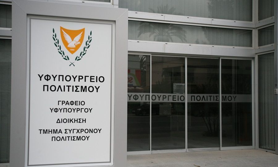 Μια χώρα που αντί να προχωρά, βολεύεται