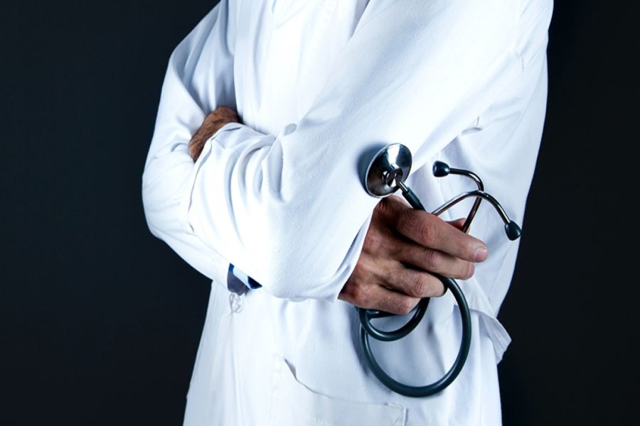 Απάτες με ψευδογιατρούς: Πώς επιτήδειοι προσπαθούν να εξαπατήσουν πολίτες – Ζητούν μεγάλα χρηματικά ποσά