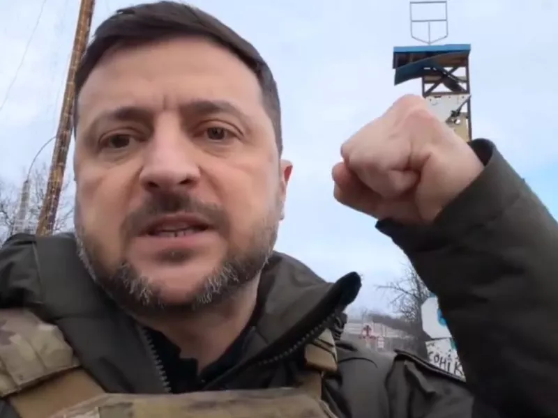 Ουκρανία: Στην πρώτη γραμμή του μετώπου ο Ζελένσκι