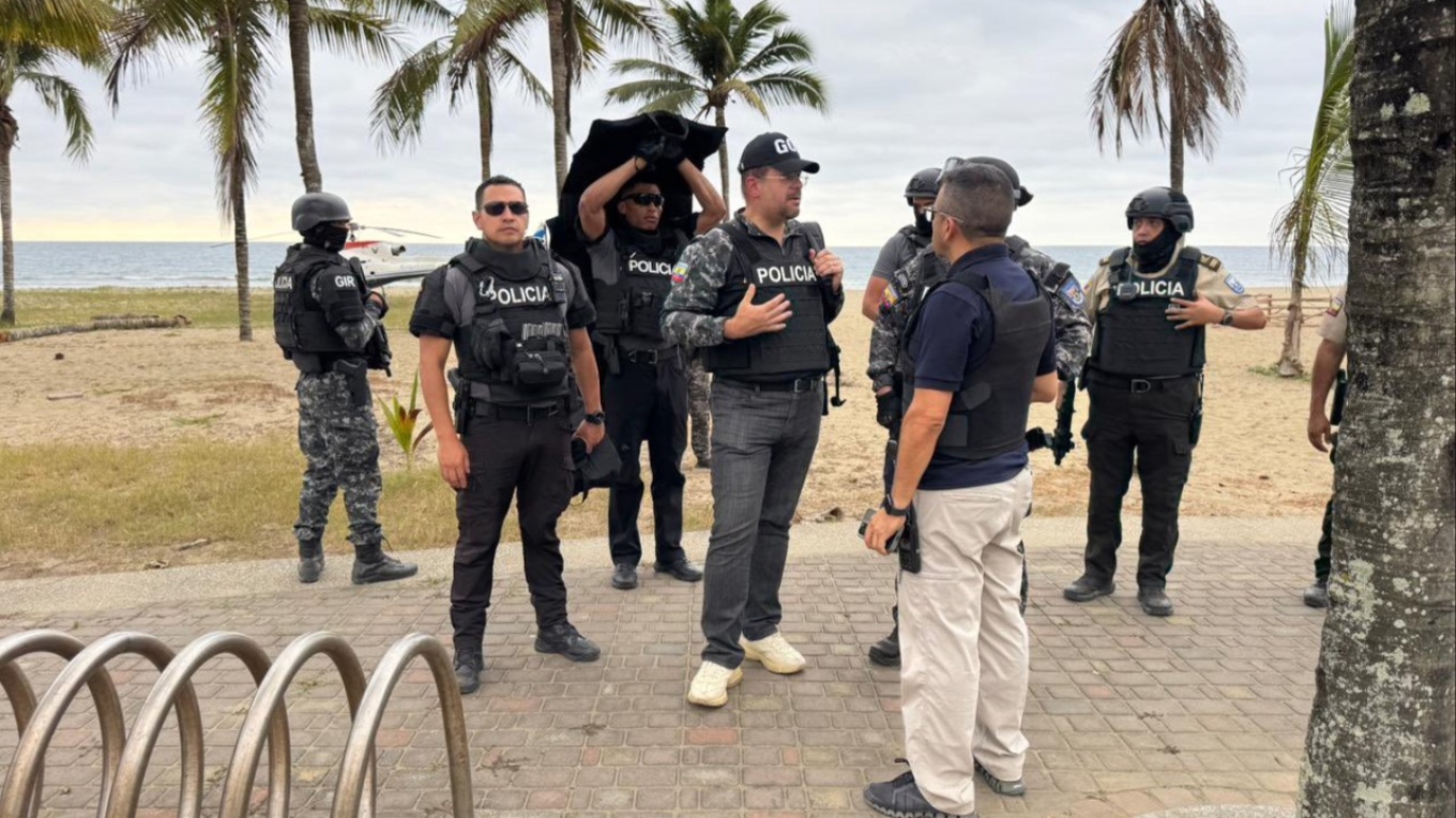 Ecuador: Six Dead in Armed Attack on Beach