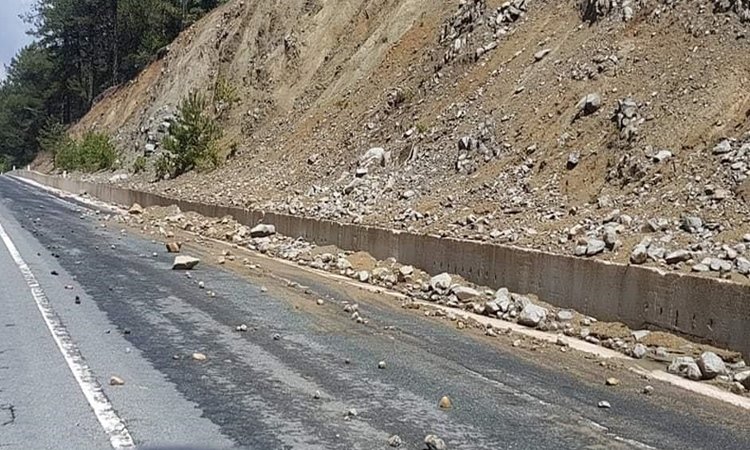 Οδηγοί προσοχή: Κατολισθήσεις πετρών στην ορεινή Λεμεσό – Συστάσεις από Αστυνομία