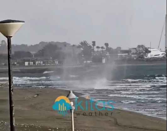 Λεμεσός: Υδροστρόβιλος βγαίνει στη στεριά, κοντά σε ξενοδοχείο στην Αμαθούντα