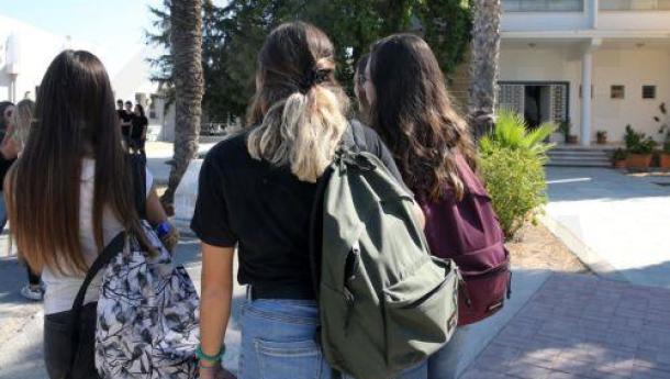 Επέλεξαν το σπίτι οι πλείστοι μαθητές λυκείων – Διαφορετική η εικόνα προσέλευσης σε νηπιαγωγεία και δημοτικά σχολεία