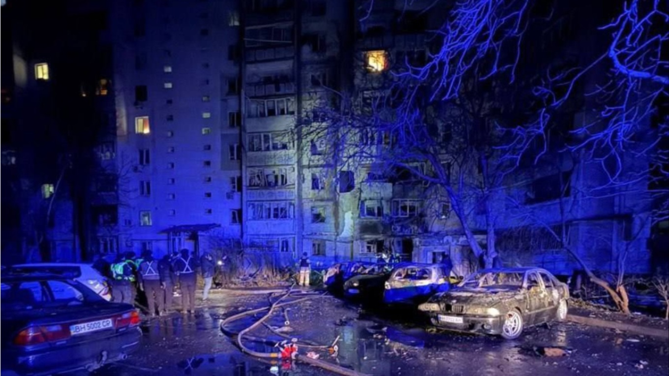 Ρωσικά πλήγματα στην Οδησσό εν μέσω εντάσεων – Τέσσερις τραυματίες, ανάμεσά τους τρία παιδιά και ζημιές σε υποδομές