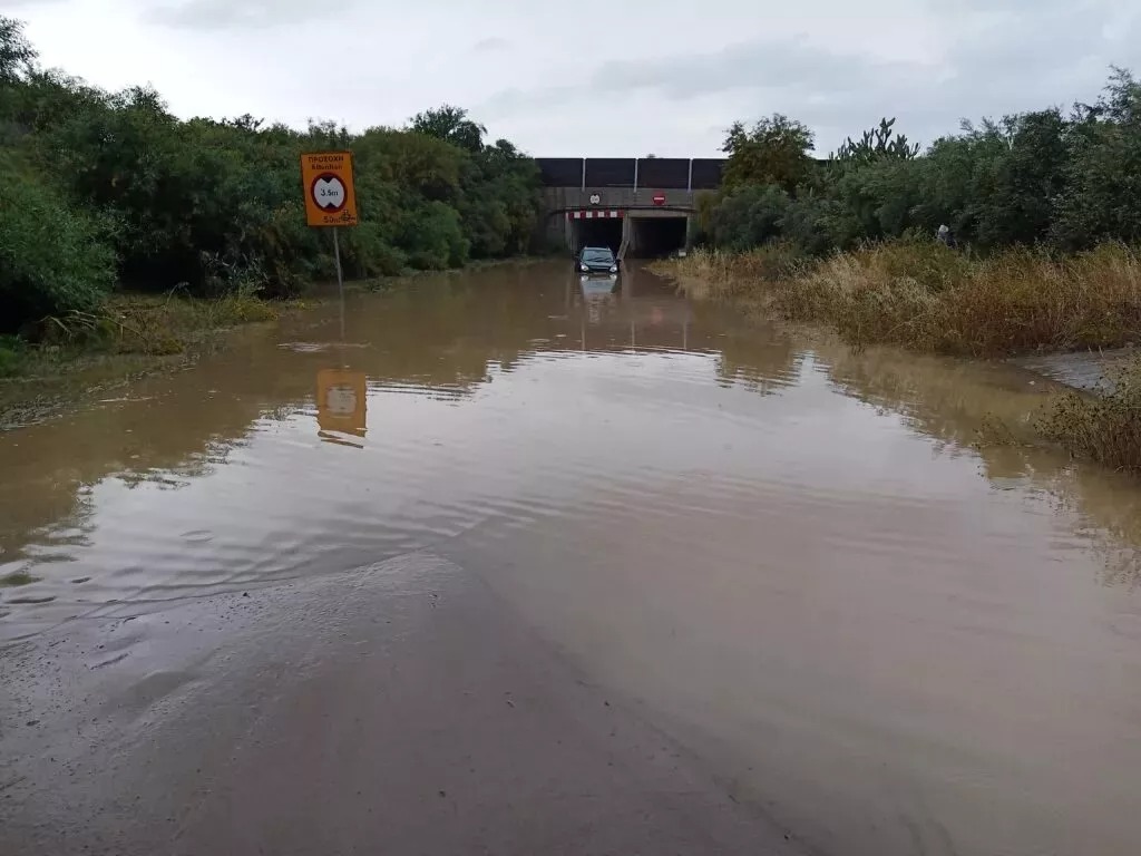 Διέξοδος στους κατοίκους Νέας Λήδρας με παρέμβαση Χριστοδουλίδη – Εφόσον η υπόγεια γέφυρα πλημμυρίζει, τους ανοίγουν δεύτερη δίοδο (εικόνες)