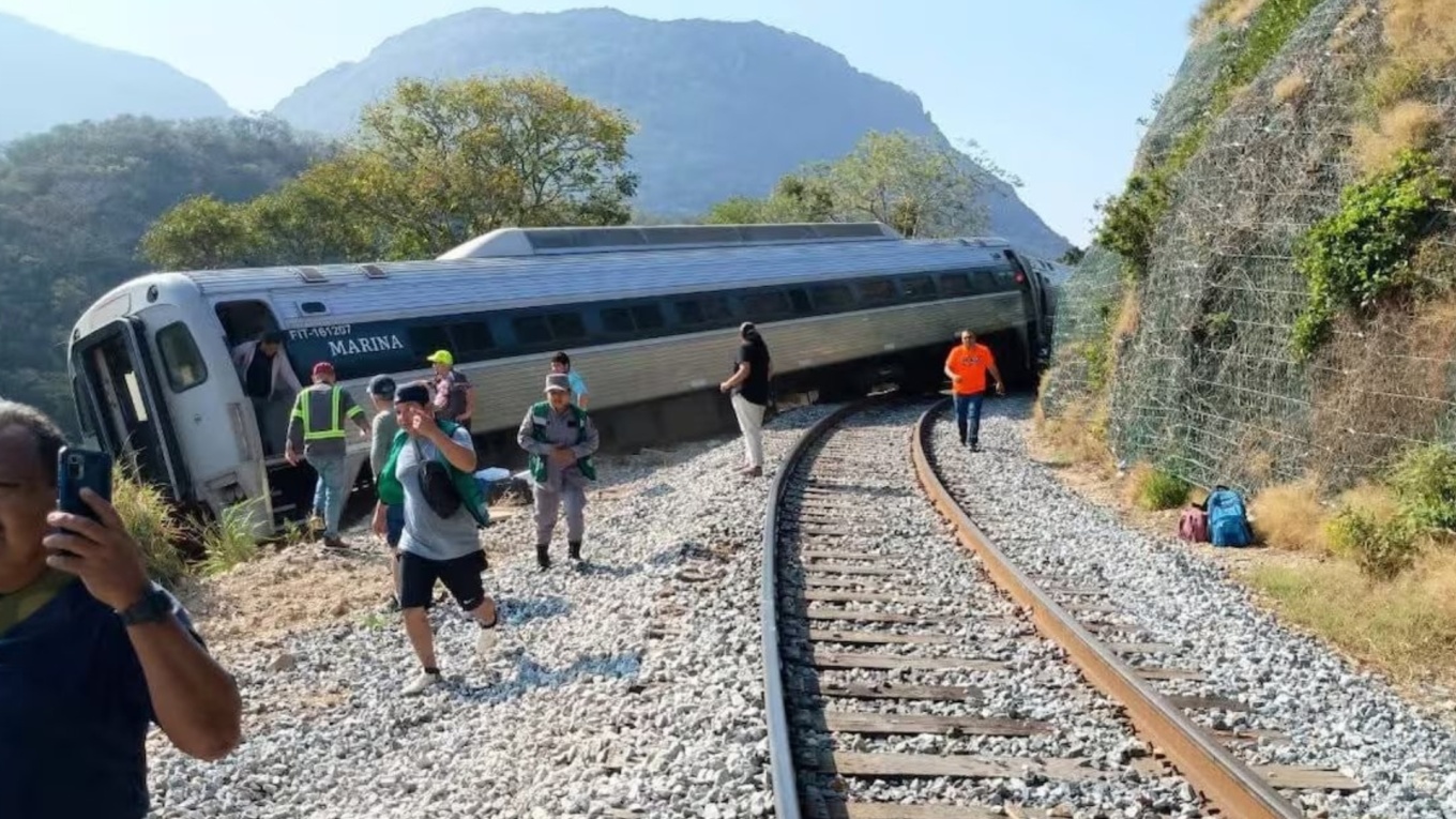 Mexico: Passenger Train Derails – At Least 13 Dead