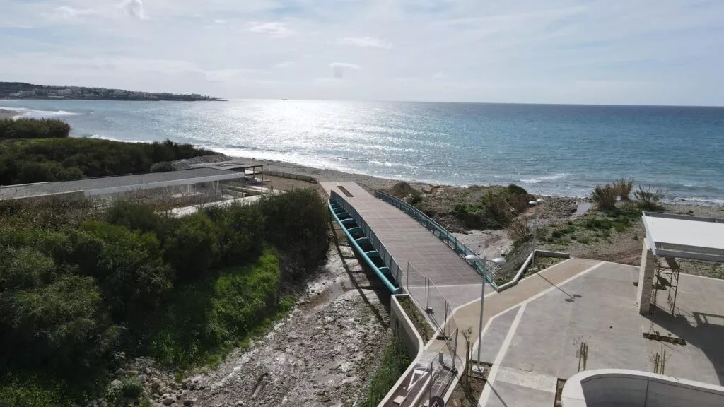 Στα τουριστικά πακέτα των ευρωπαίων οργανωτών ο πεζόδρομος-μαμούθ της Πέγειας