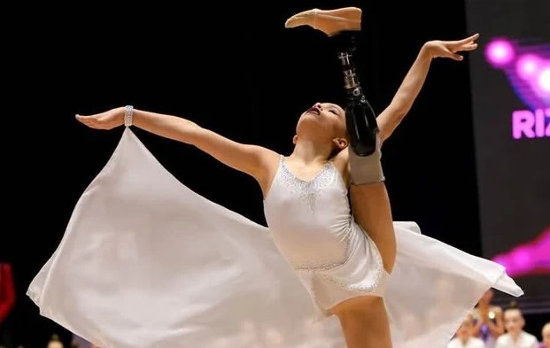 Η ιστορία της μικρής Oleksandra: Στα 7 έχασε το πόδι της σε πυραυλική επίθεση – Προχθές κατέκτησε μετάλλιο σε διοργάνωση ενόργανης στην Ουκρανία