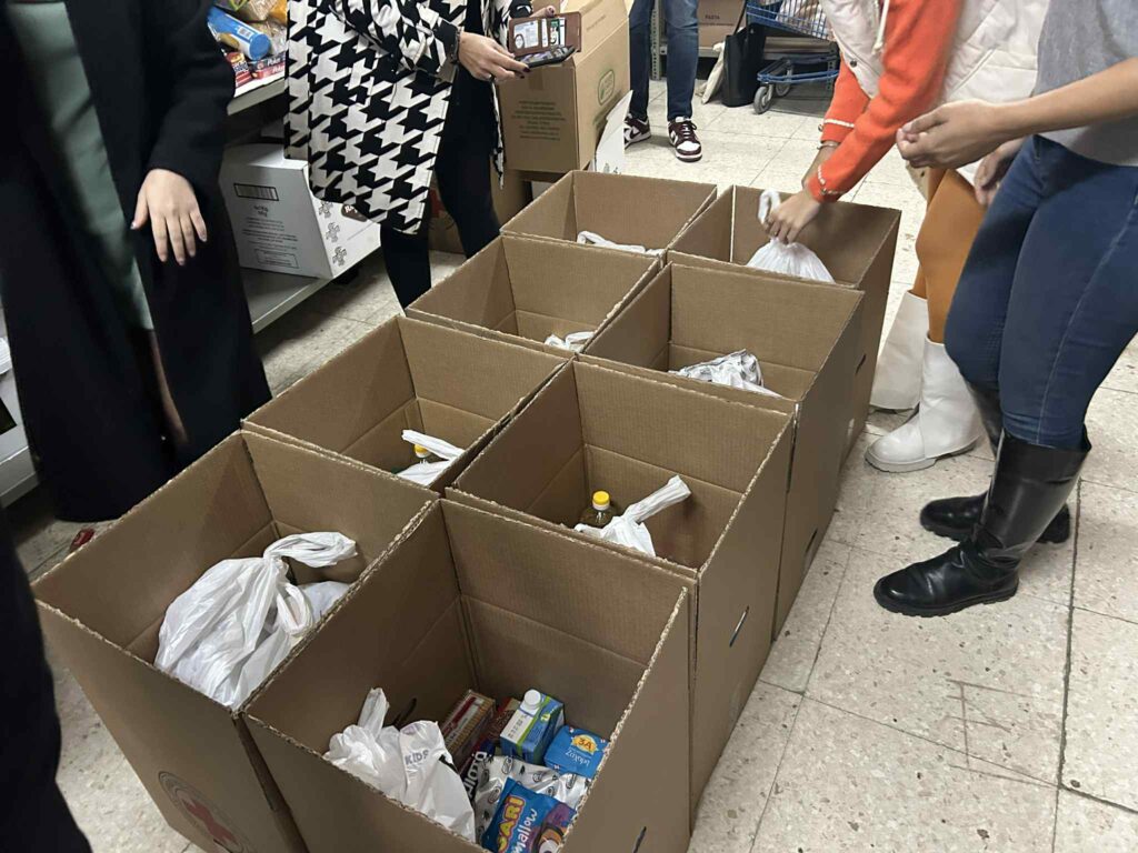 Ο Ερυθρός Σταυρός μοιράζει 2.000 «Πακέτα Αγάπης» τα Χριστούγεννα – Σε νέα εποχή το Θεραπευτικό Κέντρο