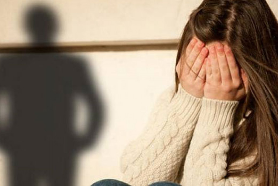 Φυλάκιση 7 ετών στον 36χρονο που κακοποιούσε σεξουαλικά την ανήλικη κόρη της συντρόφου του – Χρηματική ποινή στη μητέρα