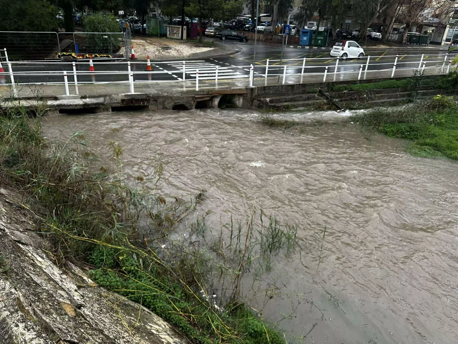 Ορμητικοί οι ποταμοί, όμως άδεια τα φράγματα: Διψασμένη η γη από την παρατεταμένη ξηρασία – Πώς θα είναι ο καιρός τις επόμενες μέρες