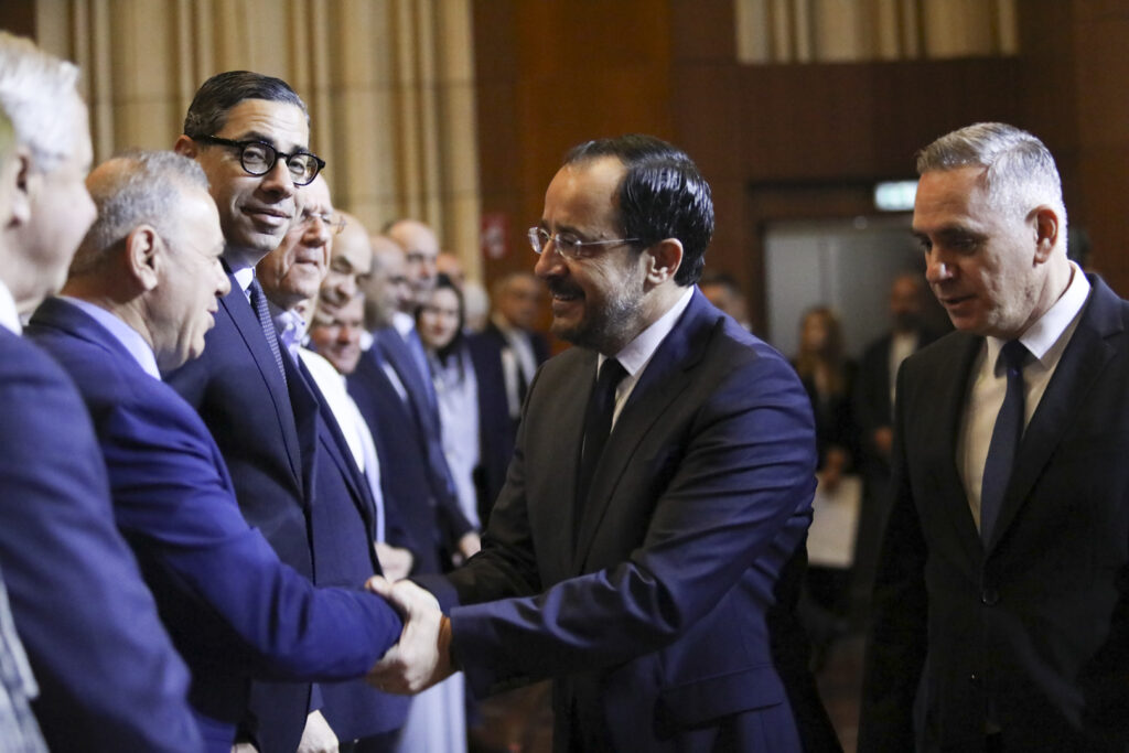 Νικόλας: Με ποιον υπουργό από τους δύο συμφωνείτε κύριε Πρόεδρε; Θα παίζουμε την κολοκυθιά; – Χοντραίνει η σύγκρουση με Κεραυνό για την ηλεκτρική διασύνδεση